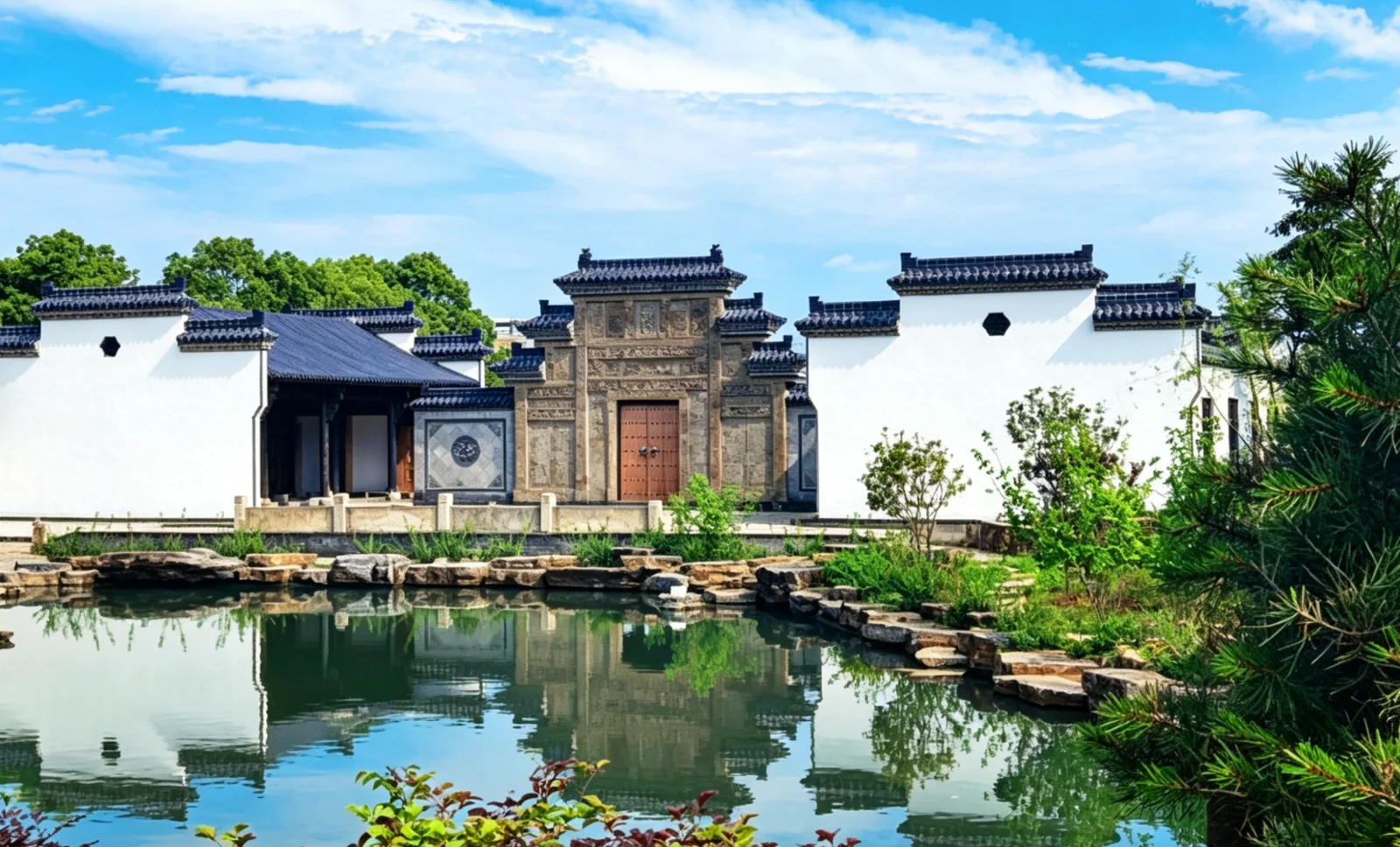 宜兴龙墅福园白墙黛瓦的建筑与庭院水景